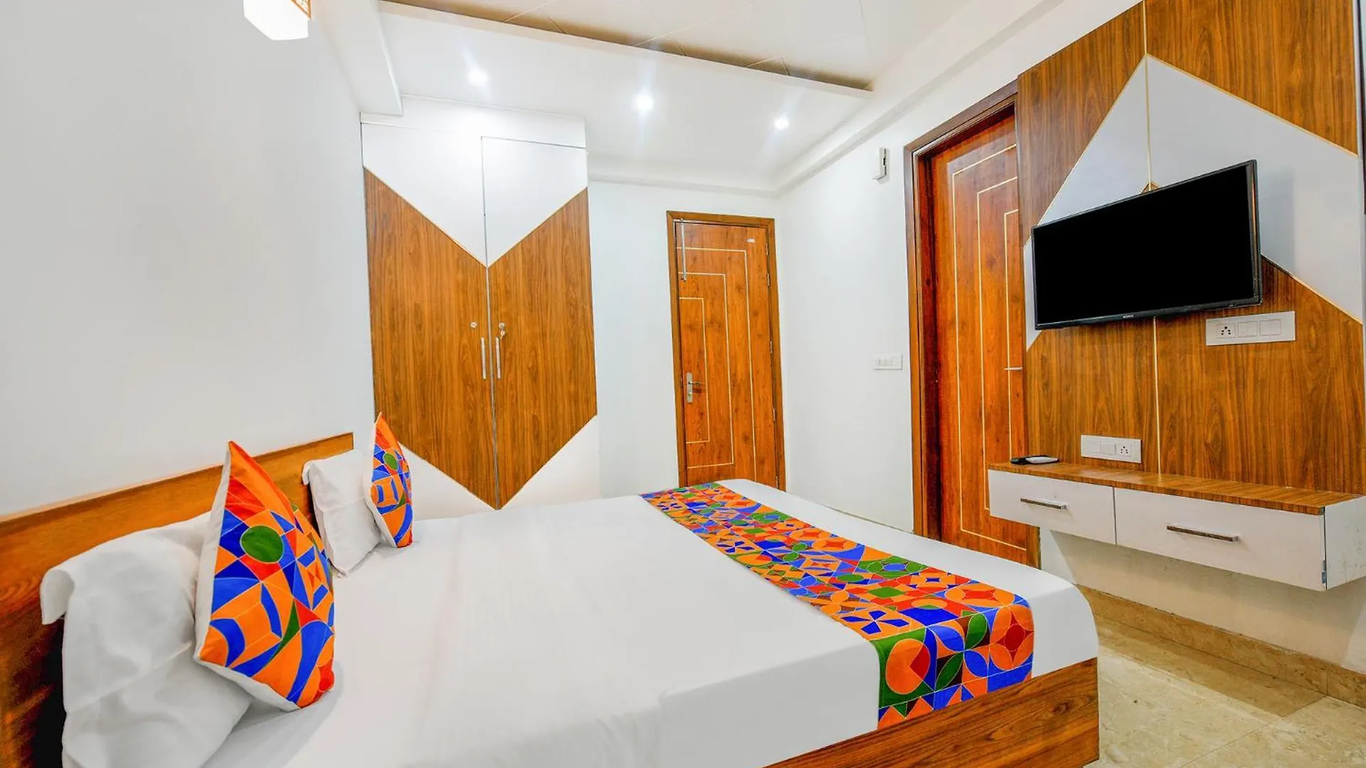 *** Hotel Fabhotel Nyra Residency Gurgaon India